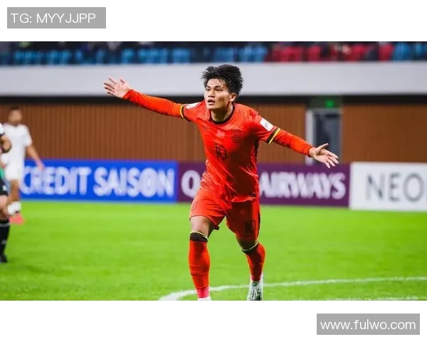 中国足球迎战乌兹别克斯坦力争胜利展现实力与风采