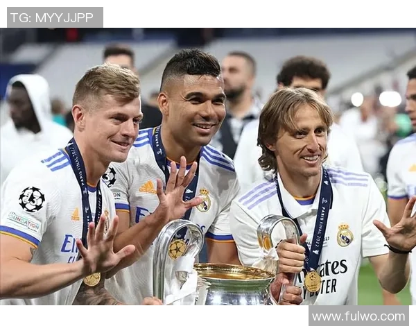 克罗斯在足球历史中的地位与影响力探讨及其职业生涯的辉煌成就回顾 克罗斯在足球历史中的地位与影响力探讨及其职业生涯的辉煌成就回顾